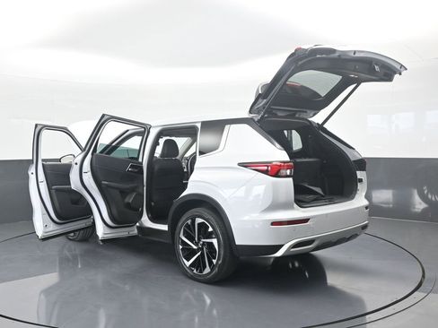 Used 2023 Mitsubishi Outlander SE image 83