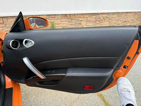 Used 2007 Nissan 350Z Touring RWD image 14