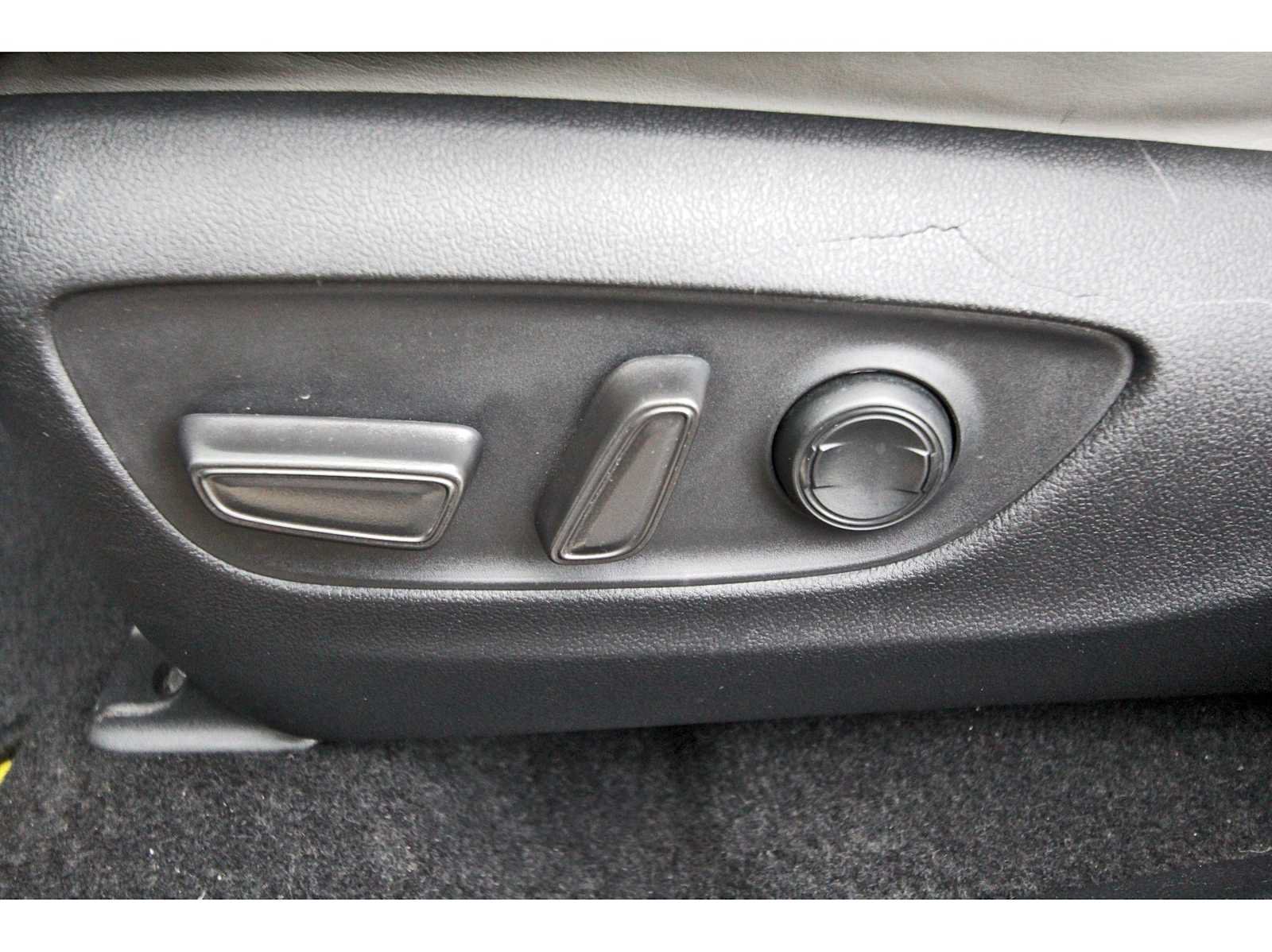 Used 2022 Toyota RAV4 XLE Premium FWD image 28