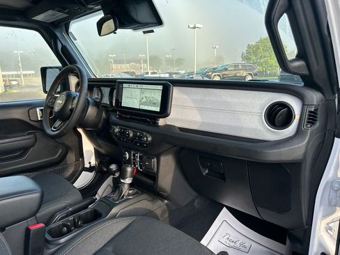 Used 2024 Jeep Gladiator Sport AWD/4WD image 24