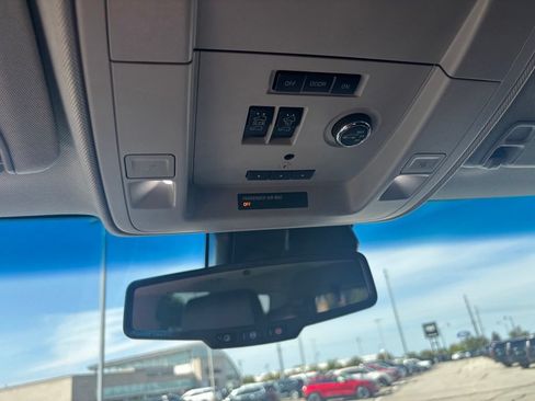 Used 2018 GMC Yukon SLT w/ Premium Edition AWD/4WD image 20