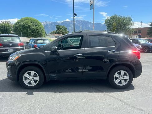 Used 2020 Chevrolet Trax LT w/ LT Convenience Package AWD/4WD image 8