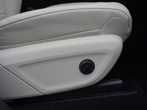 Used 2025 Mercedes-Benz GLE 350 4MATIC image 28