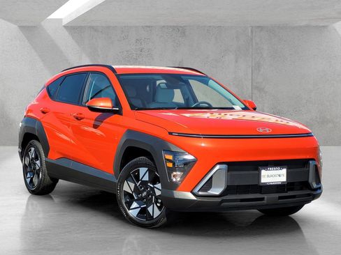 Used 2025 Hyundai Kona SEL FWD image 1
