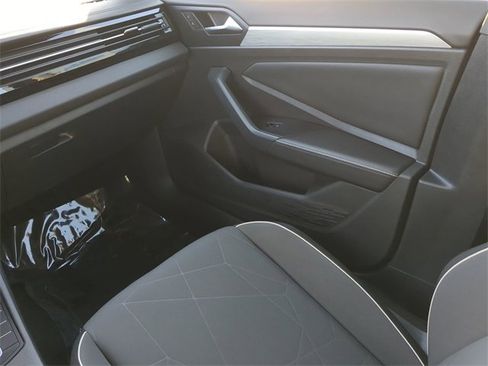 Certified 2025 Volkswagen Jetta Sport image 15