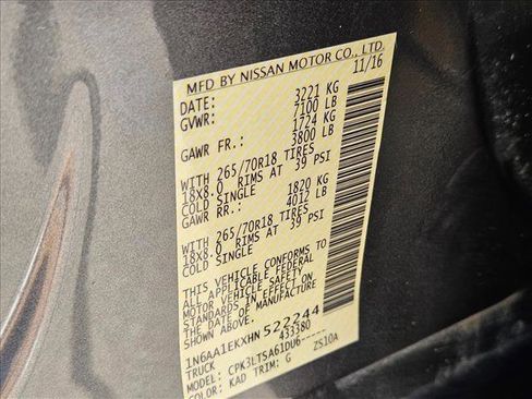 Used 2017 Nissan Titan SV image 24