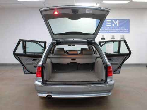 Used 2003 BMW 525i Wagon image 8
