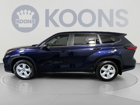 Used 2023 Toyota Highlander LE AWD/4WD image 7