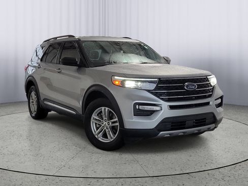 Certified 2021 Ford Explorer XLT w/ Equipment Group 202A AWD/4WD image 1