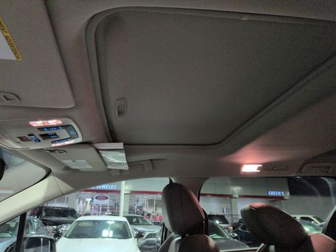 Used 2024 Toyota Sienna XLE FWD image 21