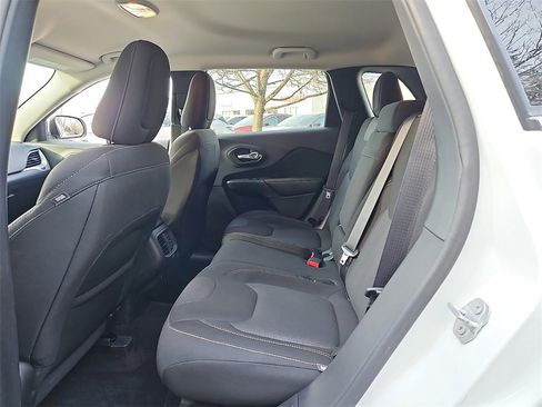 Used 2016 Jeep Cherokee Latitude w/ Safety/Convenience Group image 13