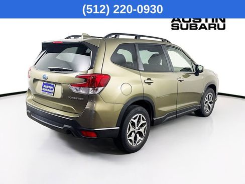 Used 2023 Subaru Forester Premium image 8