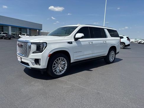 Used 2023 GMC Yukon XL Denali w/ Advanced Technology Package AWD/4WD image 1