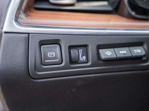 Used 2019 Cadillac XT5 Platinum AWD/4WD image 43