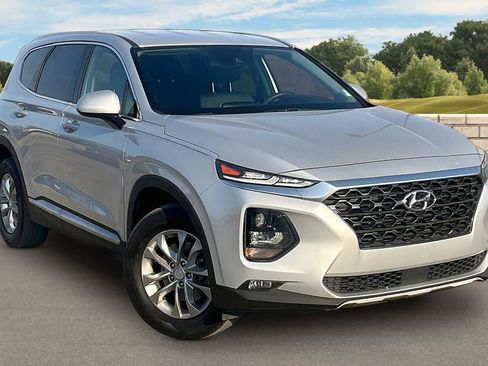 Used 2019 Hyundai Santa Fe SEL image 2
