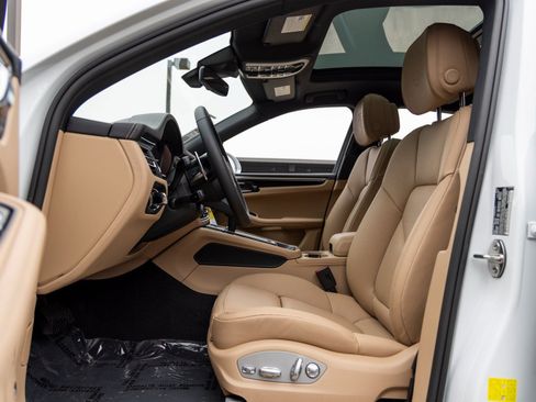 New 2026 Porsche Macan AWD/4WD image 25