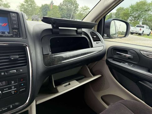 Used 2011 Dodge Grand Caravan Crew FWD image 25