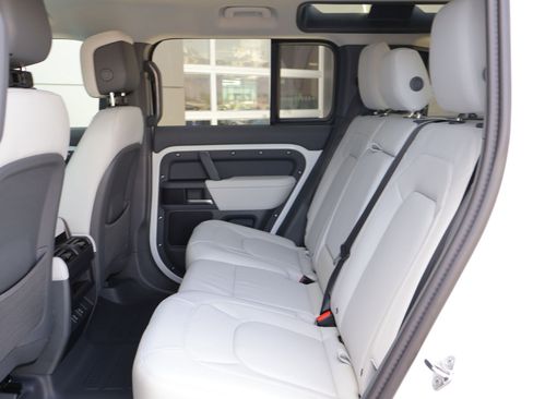 New 2026 Land Rover Defender 110 X-Dynamic SE image 18