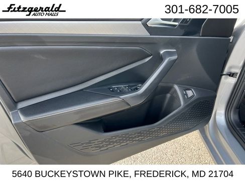 Used 2024 Volkswagen Jetta SE image 15