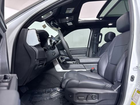 Used 2024 Toyota Sequoia Platinum image 5