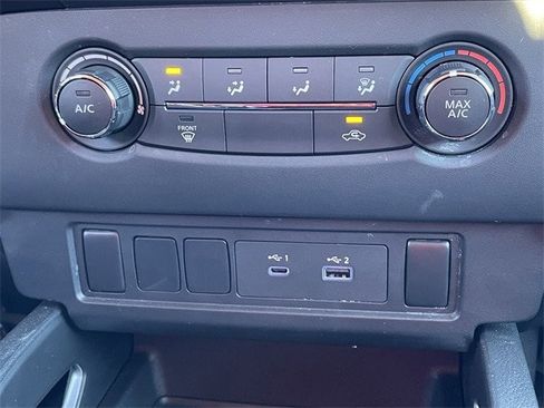 Used 2024 Nissan Frontier SV image 18