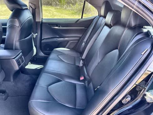 Used 2020 Toyota Camry XLE image 14
