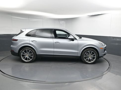 Certified 2022 Porsche Cayenne S image 25