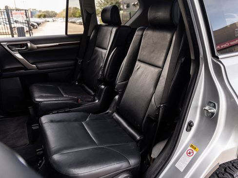 Used 2018 Lexus GX 460 image 31