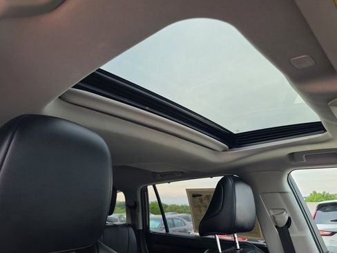 Used 2023 Toyota Highlander XLE image 9