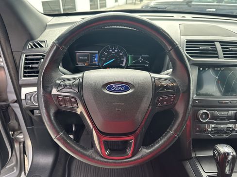 Used 2018 Ford Explorer XLT w/ Equipment Group 202A image 13
