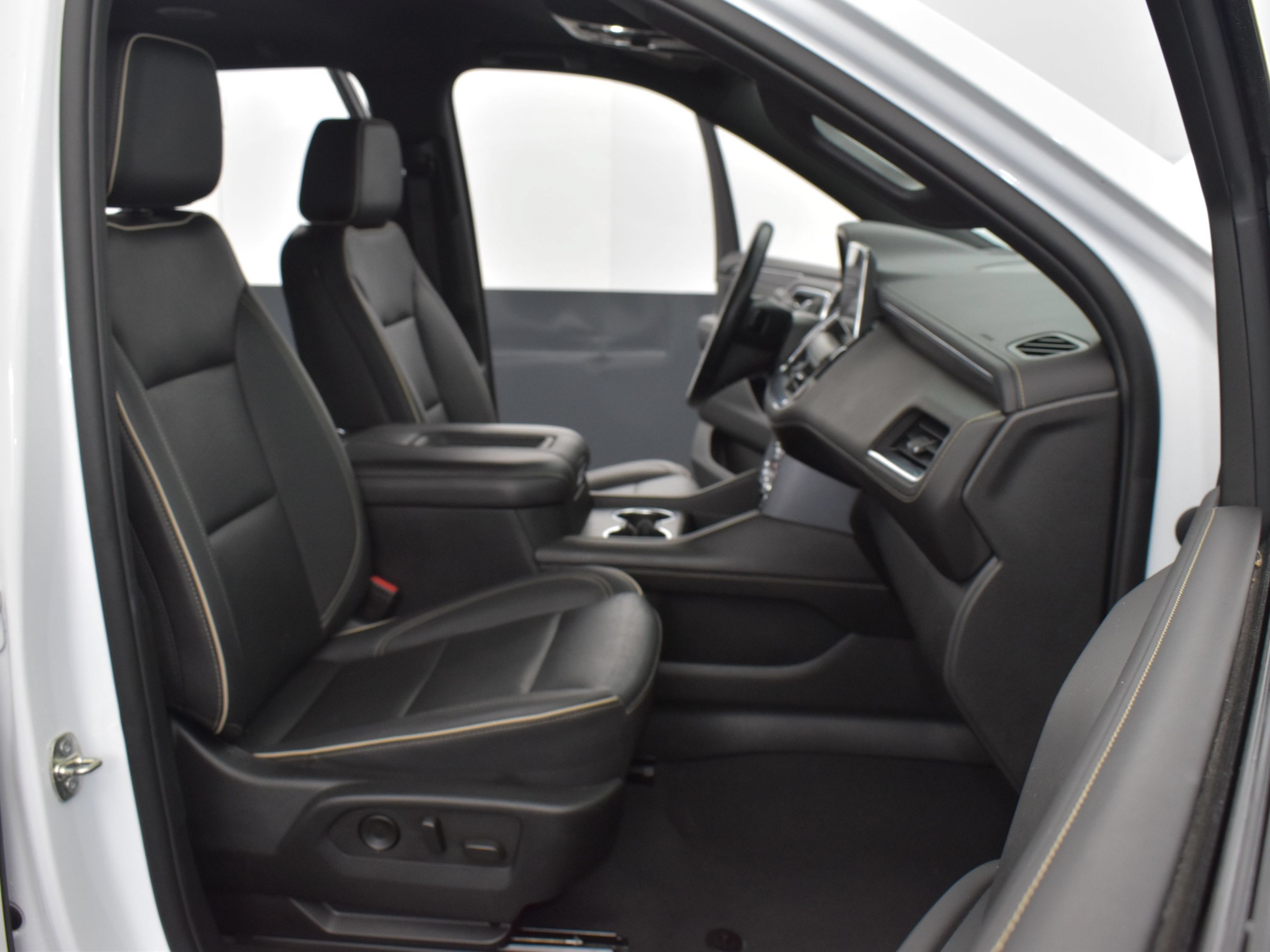 Used 2023 GMC Yukon SLT AWD/4WD image 25