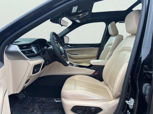 Used 2023 Jeep Grand Cherokee 4WD 4xe w/ Luxury Tech Group II image 9