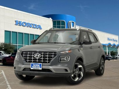 Used 2023 Hyundai Venue Limited w/ Cargo Package
