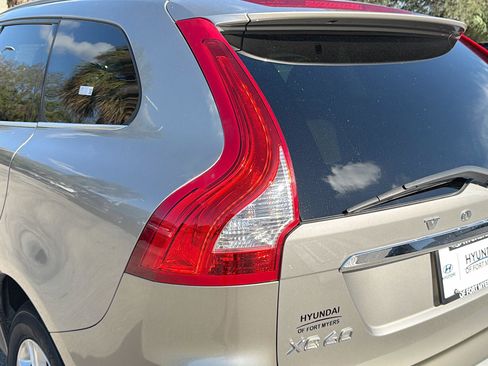 Used 2015 Volvo XC60 T5 Platinum image 10