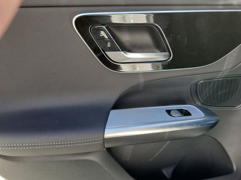 Certified 2025 Mercedes-Benz GLC 300 image 11