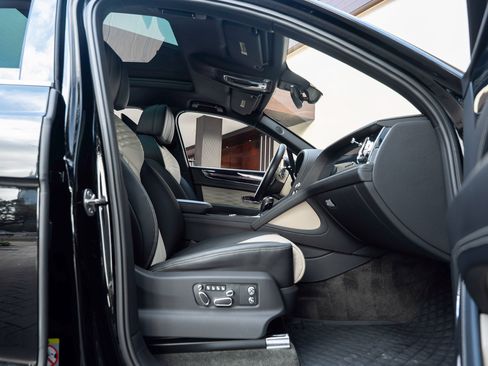 Used 2023 Bentley Bentayga Extended Wheelbase image 62