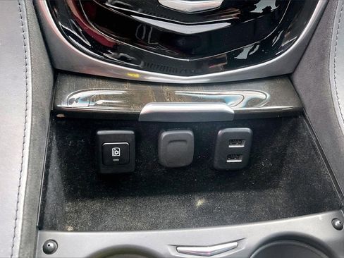 Used 2020 Cadillac Escalade Platinum image 34