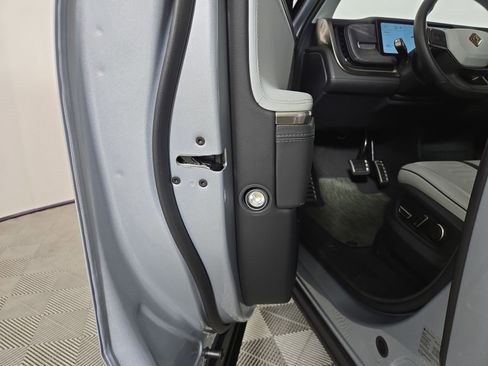 Used 2024 Rivian R1S Adventure AWD/4WD image 32