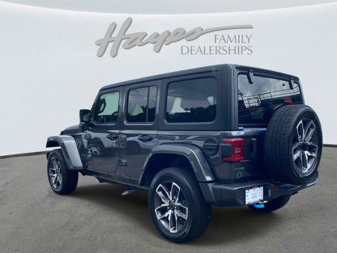 Used 2024 Jeep Wrangler Unlimited w/ Convenience Group AWD/4WD image 5