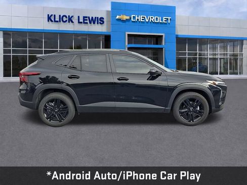 Used 2025 Chevrolet Trax ACTIV w/ Sunroof Package FWD image 9