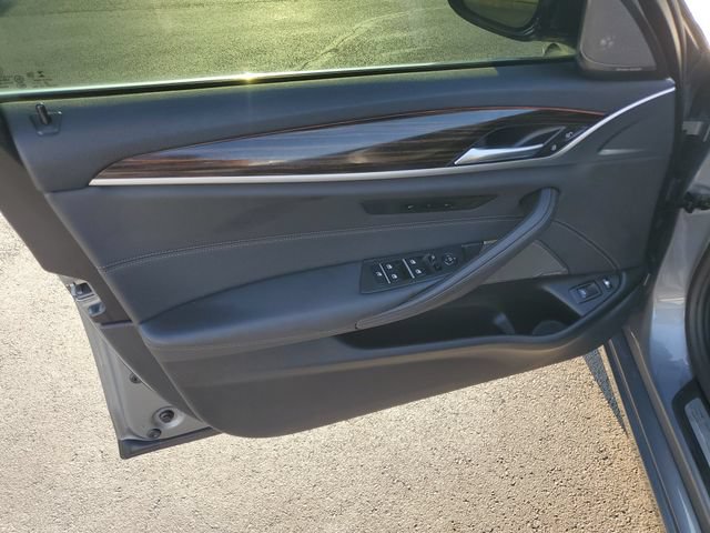 Used 2023 BMW 530e RWD image 22
