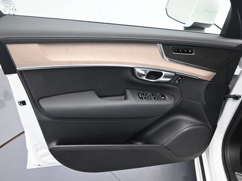 Used 2025 Volvo XC90 B5 Plus AWD/4WD image 16