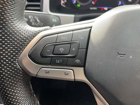 Used 2022 Volkswagen Atlas SEL R-Line image 32