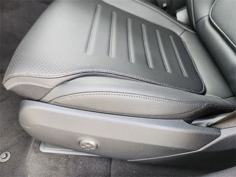 New 2026 Mercedes-Benz GLC 300 4MATIC image 9