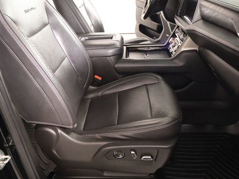 Used 2021 GMC Yukon XL Denali w/ Advanced Technology Package AWD/4WD image 15