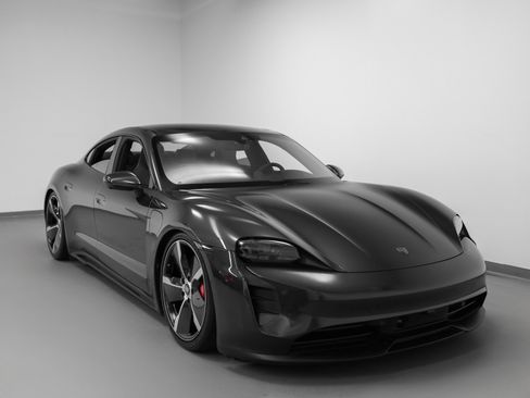 Used 2023 Porsche Taycan GTS image 10