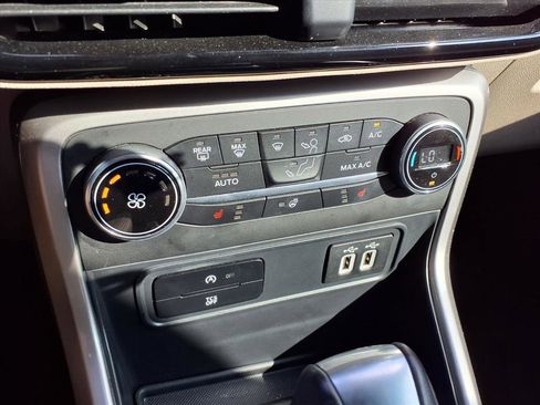 Used 2021 Ford EcoSport Titanium image 8