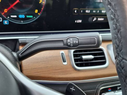 Used 2020 Mercedes-Benz GLE 450 4MATIC w/ MBUX Technology Package image 29
