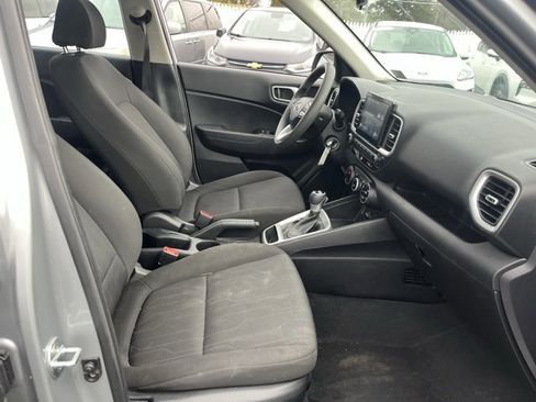 Used 2021 Hyundai Venue SE image 9