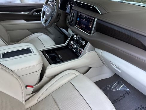 Used 2021 GMC Yukon Denali w/ Denali Ultimate Package image 15